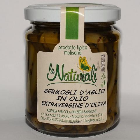 Germogli d'aglio in olio d'oliva