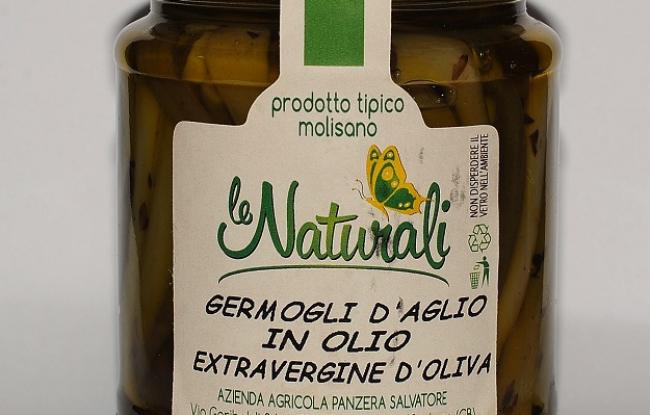 Germogli d'aglio in olio d'oliva